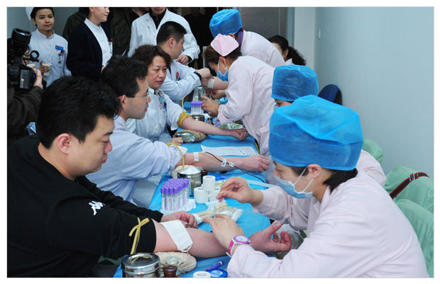 南昌市第十二医院腋臭科医务人员积极献血 义务献血 2.jpg